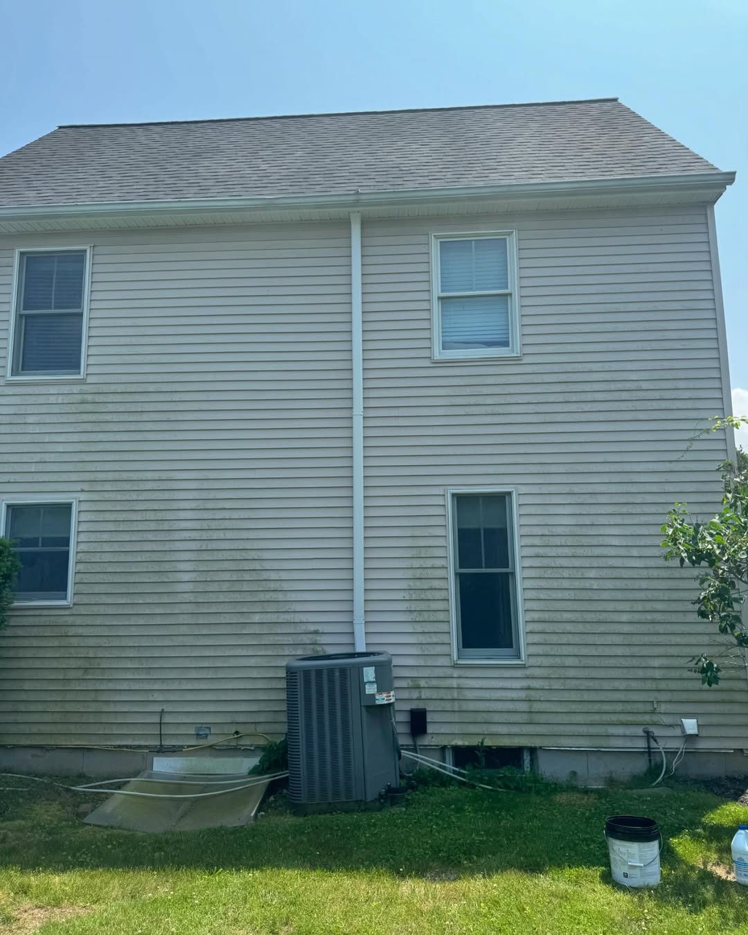 Dirty siding before wash